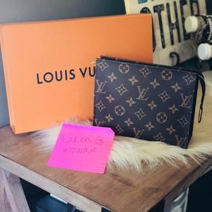 Louis Vuitton toiletry pouch 19 monogram